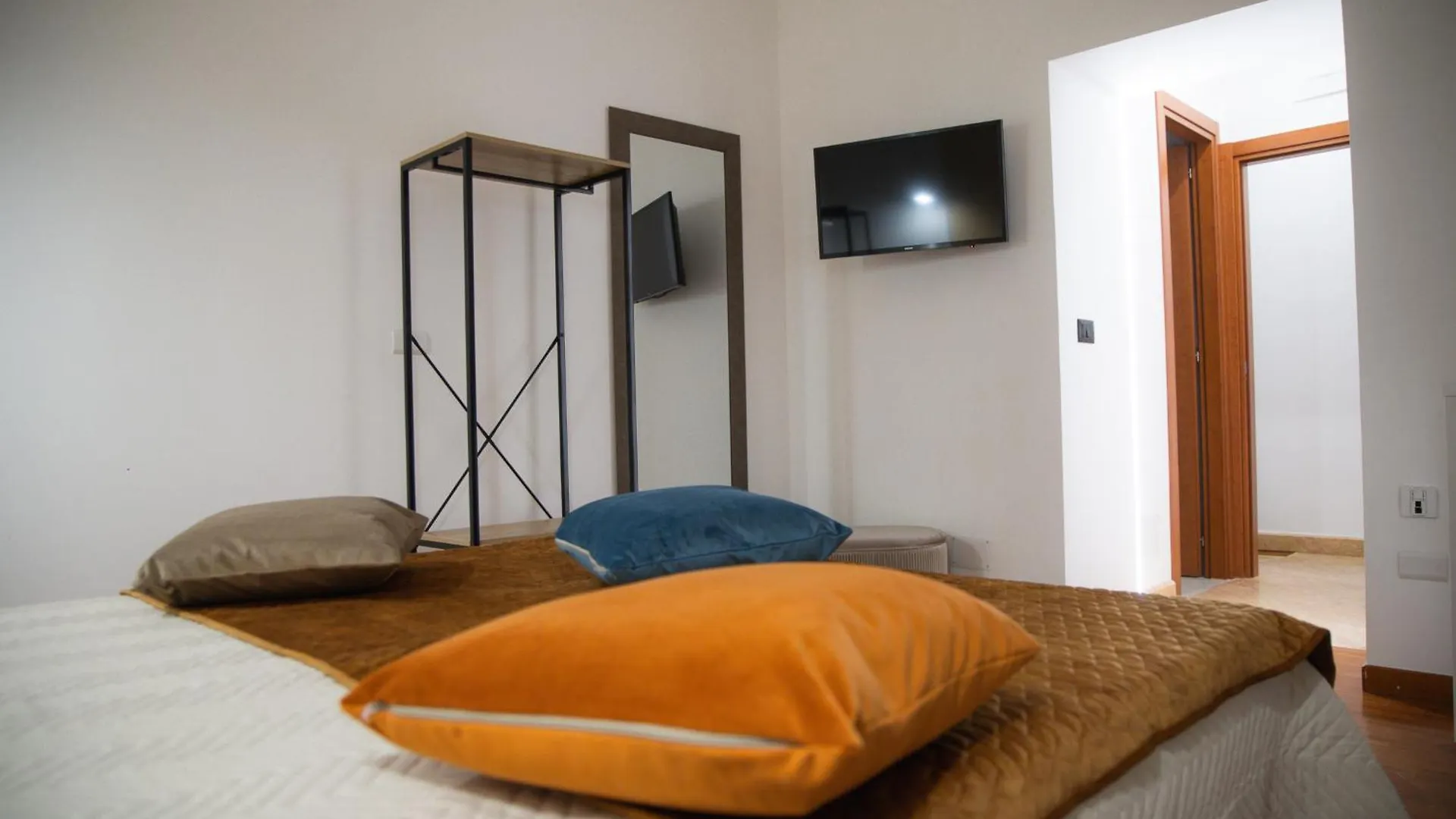 Residence El Diez Naples Guest house