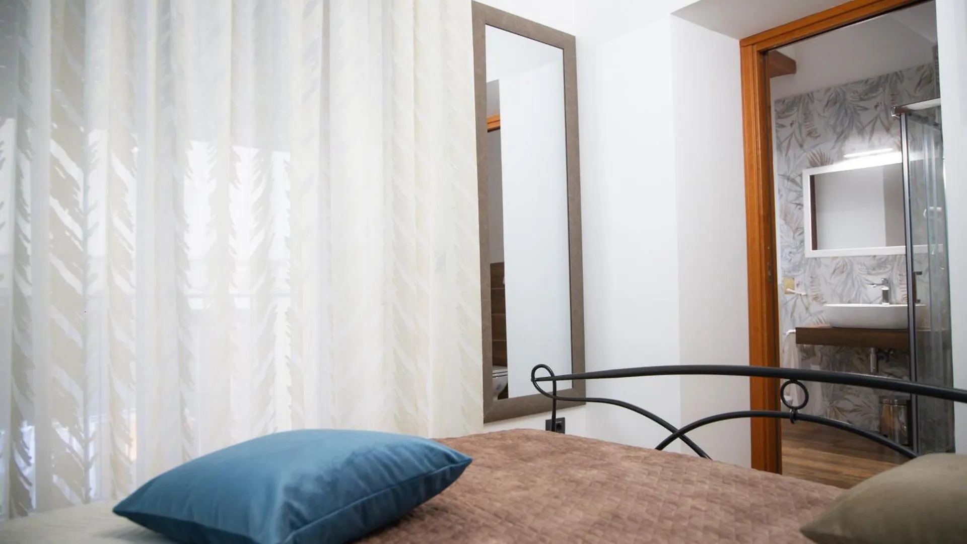 Residence El Diez Naples 0*,  Italy