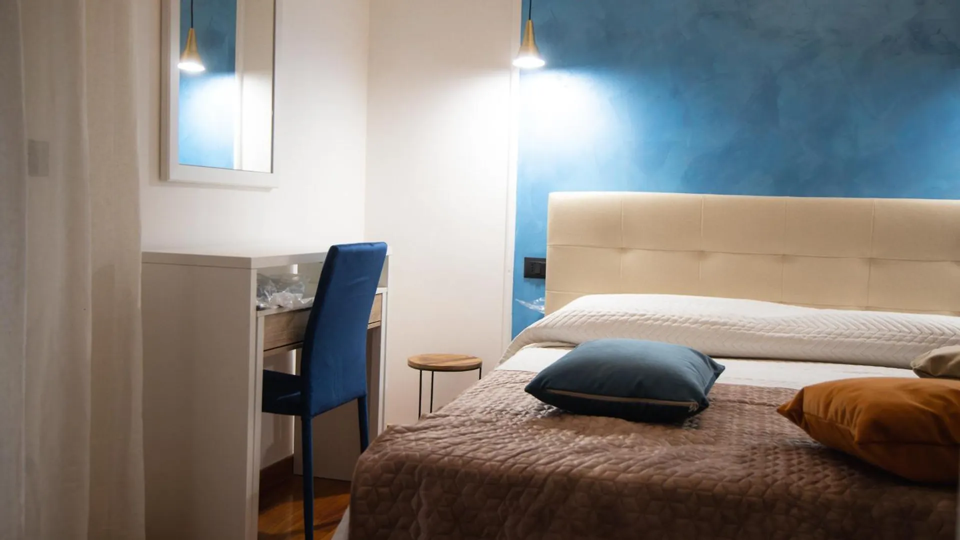 Residence El Diez Naples 0*,  Italy